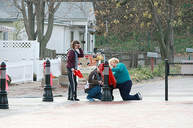 Decorating Main Street 02