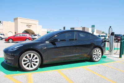 City Looks To Roll Out Electric Vehicle Incentive Program This Charging Stations1