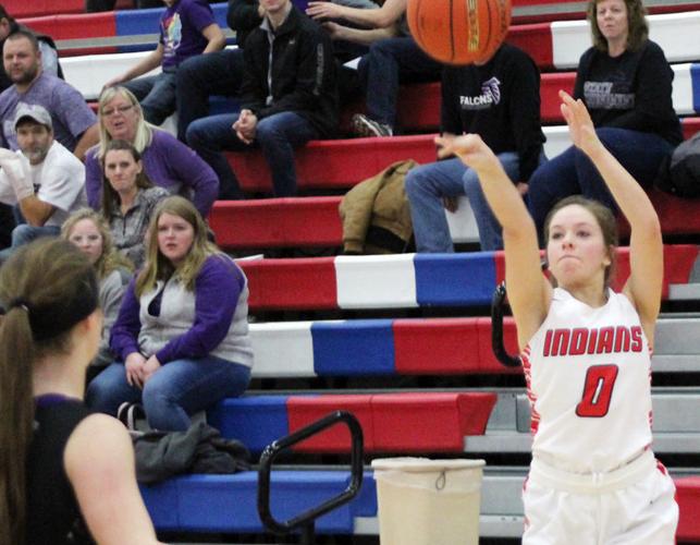 Reagan Aronson sinks trey in game