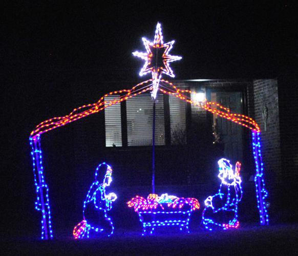 Fremont, Dodge County residents go all out with Christmas, holiday light displays