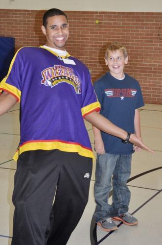 Harlem Wizards spread message during school visits