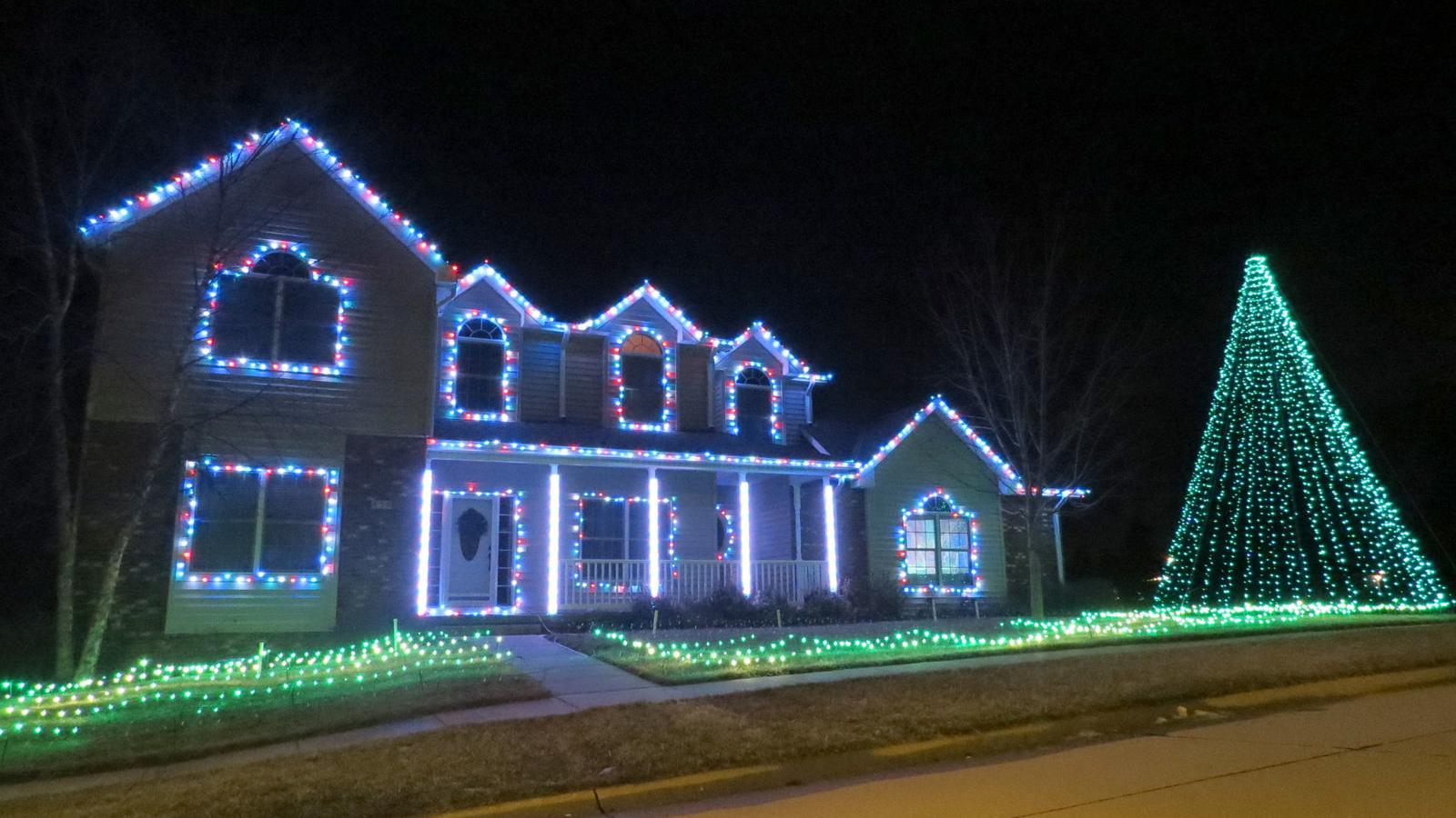 Behind The Scenes Of An Arlington Resident S Unique Light Show Local News Fremonttribune Com Christmas Lights Near Me Arlington Tx 2021