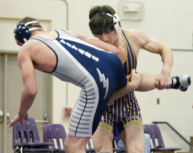 Louisville edges Titans in home wrestling matchup