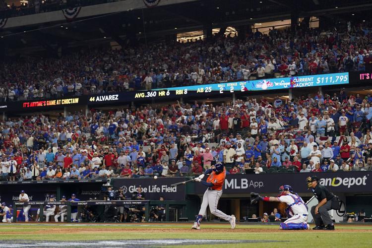 Jose Abreu enjoys first Houston home run with epic celebration