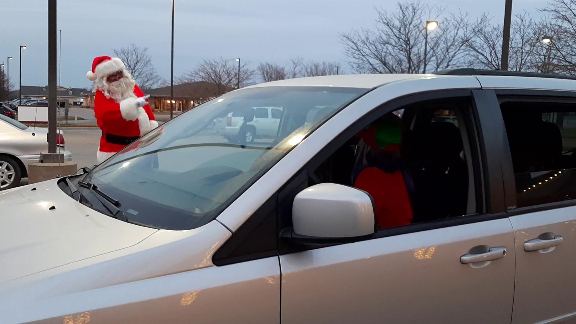WATCH NOW: Santa visits Shalimar - Vimarsana News