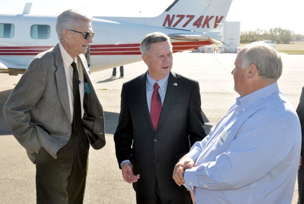 Officials cut ribbon on new runway