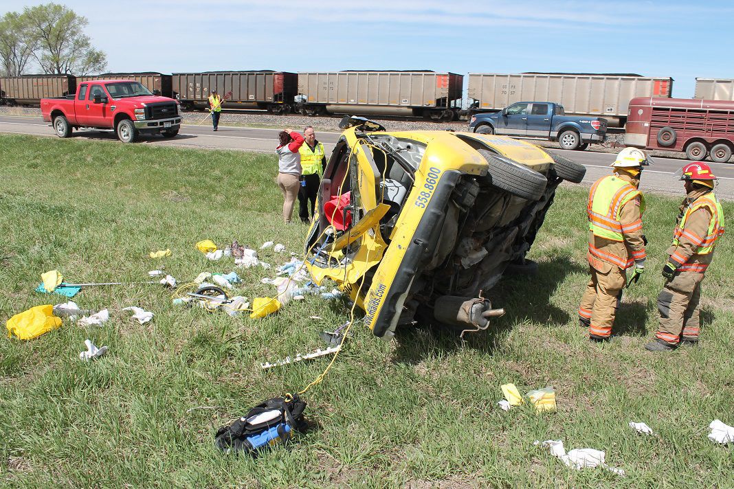 Two people hurt in Greenwood area accident