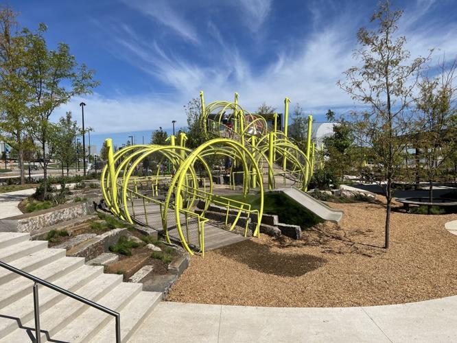 Adult playgrounds': Aurora considers building outdoor fitness parks