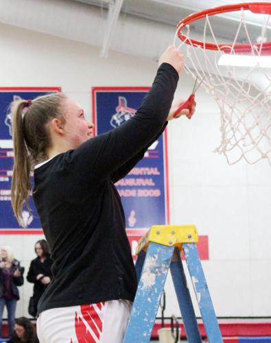 Brooklyn Rathe cuts down nets