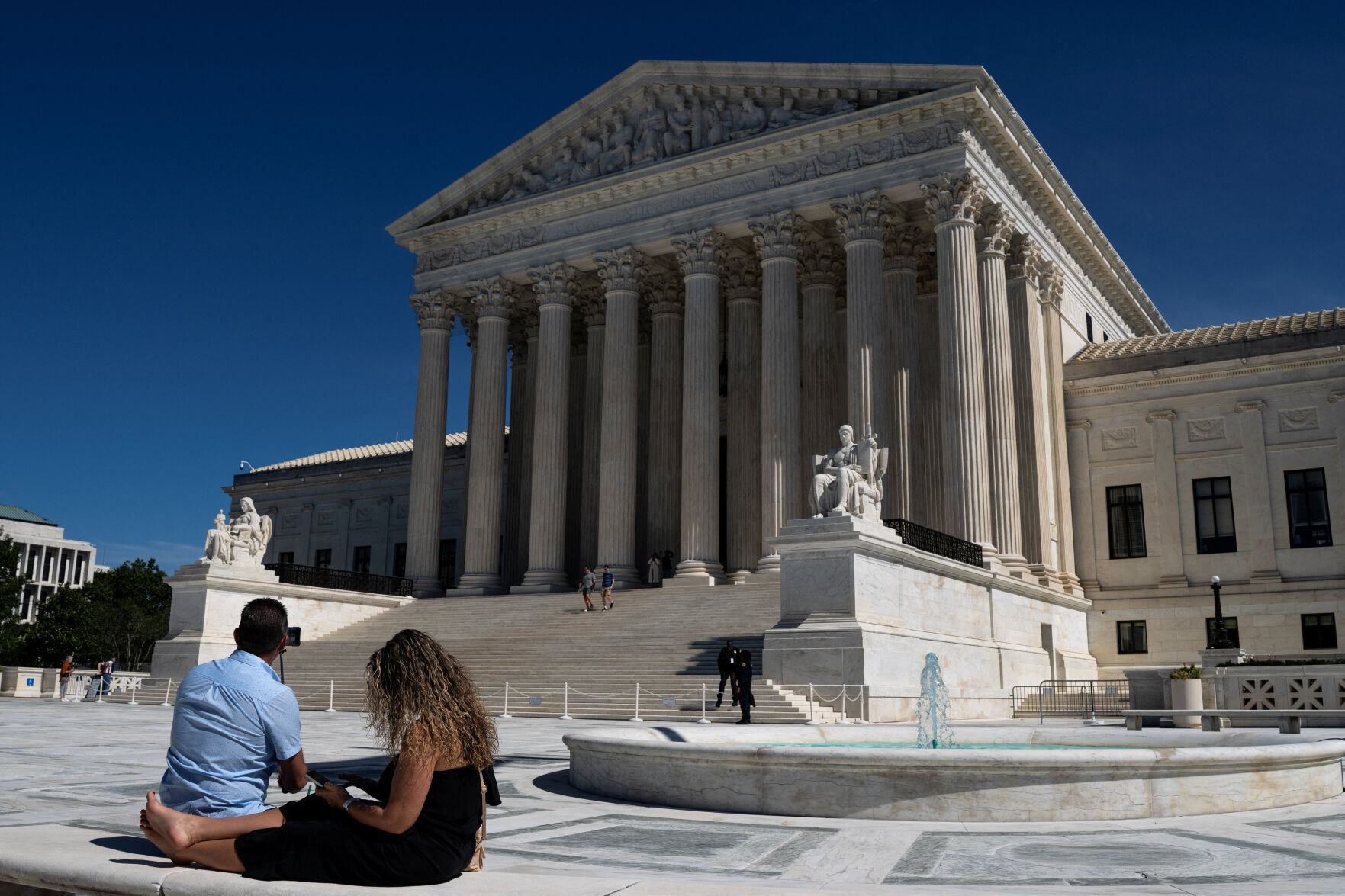 Supreme Court mulls immigrant detention, gambling, Ten Commandments cases