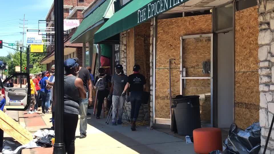 Watch Now Ferguson Residents Clean After Night Of Violent Protest Fremonttribune Com
