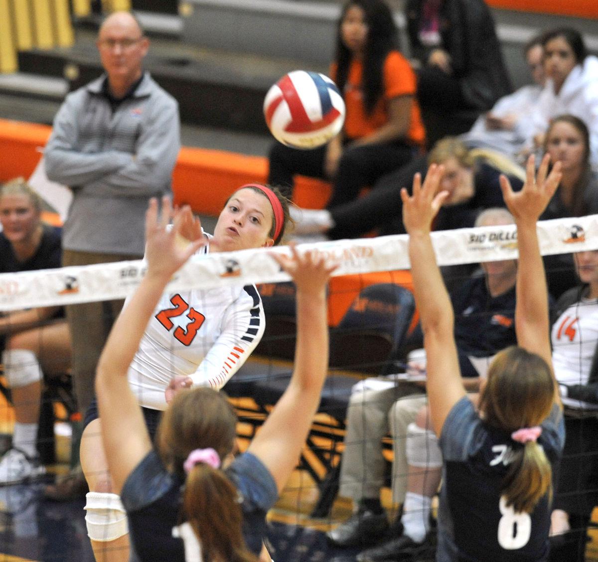 Photos: Midland volleyball vs. Saint Mary, 10.11.17