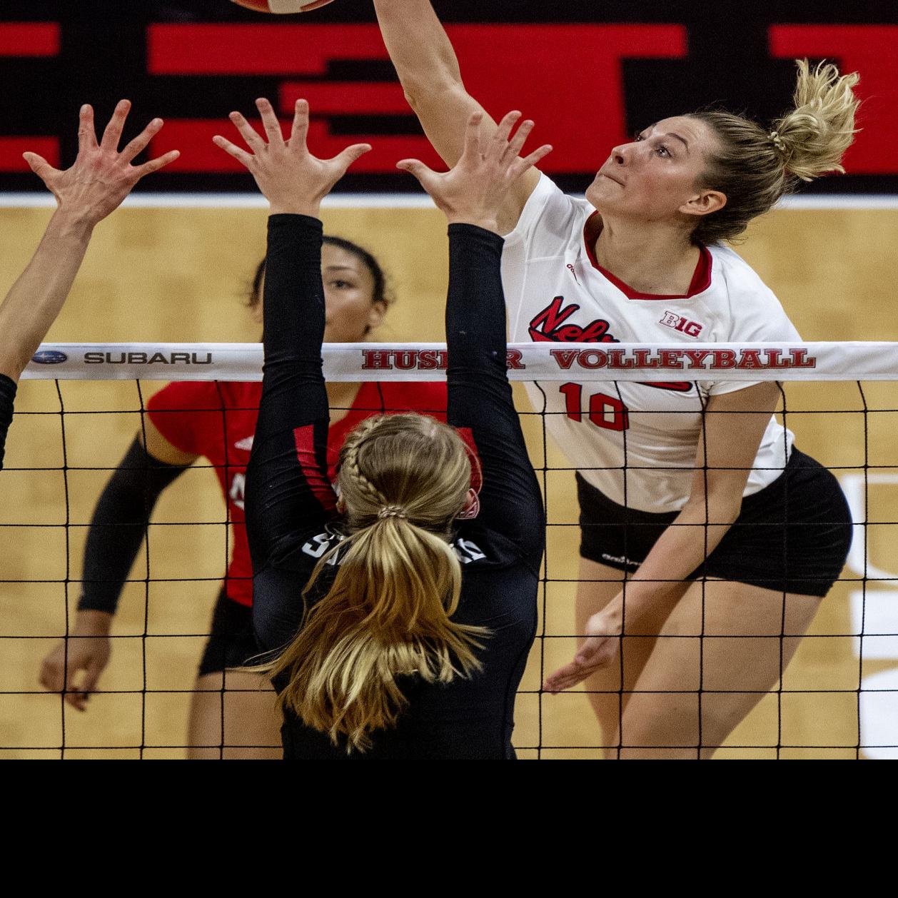 Behind An Elite Defense No 5 Nebraska Volleyball Becoming More Complete With Improving Offense Huskers Fremonttribune Com