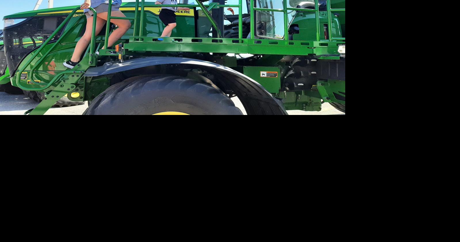 children-get-up-close-view-of-big-trucks-at-library-hosted-event