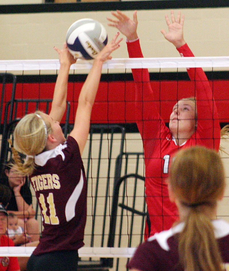 Indians, Cougars play matches at Weeping Water Invite Sports