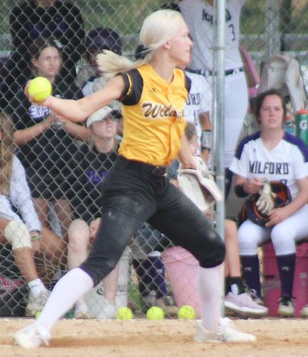 Ella Aaberg pitches photo 2