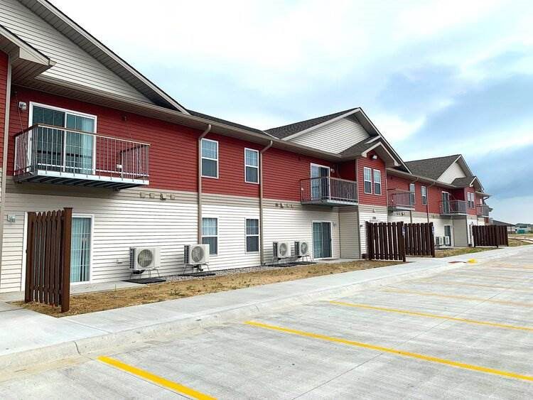 Fountain Springs Apartments opens to first tenants, next buildings