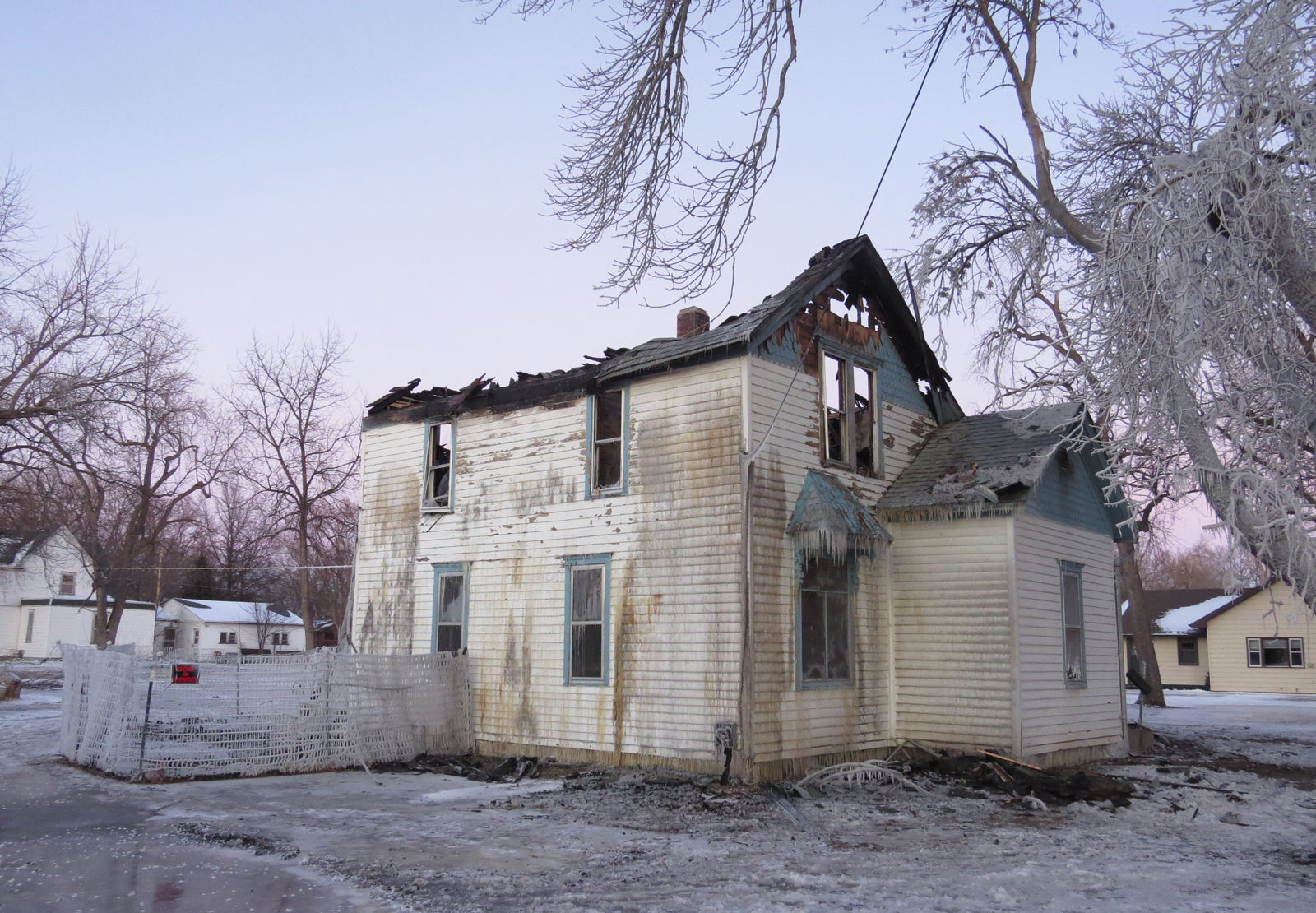 Fire destroys house in Cedar Bluffs