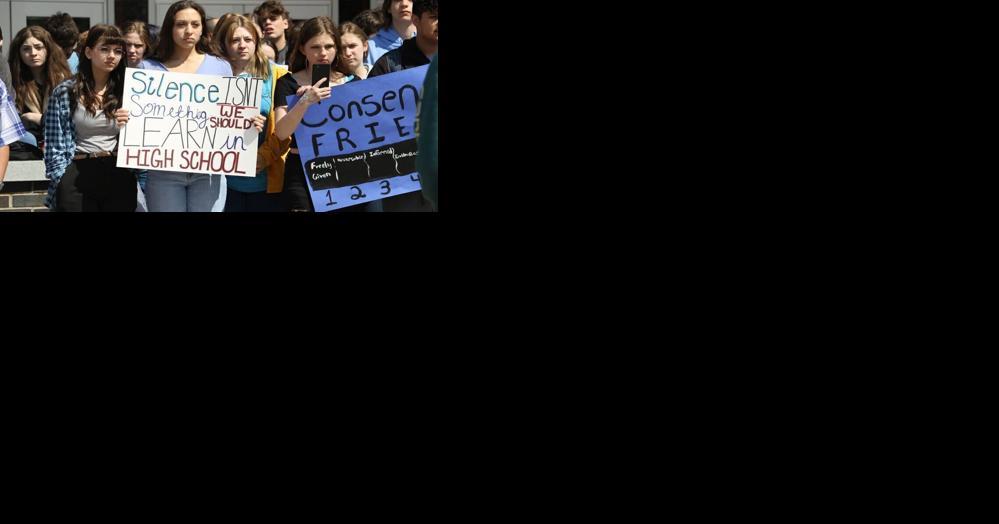 Watch now: Hundreds of Scottsbluff students stage walkout, protest sexual harassment and abuse - Vimarsana News