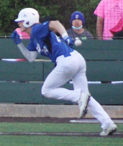 Clyde Hinton safe on infield single