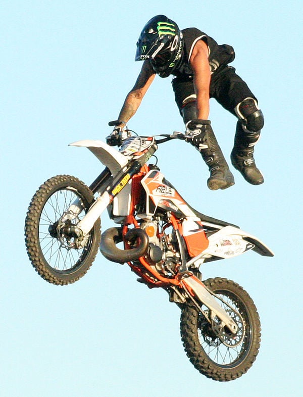 Freestyle motocross riders entertain fairgoers | News | fremonttribune.com