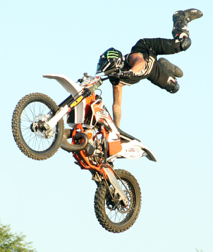 Freestyle motocross riders entertain fairgoers | News | fremonttribune.com