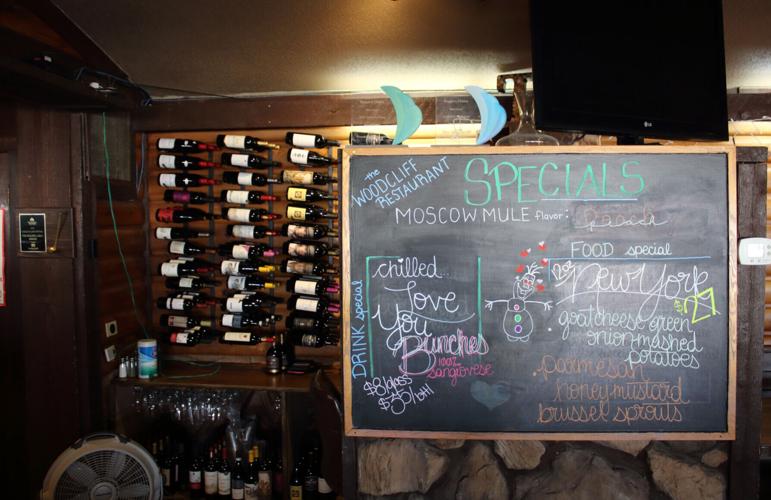 Woodcliff Restaurant serves everything from fish to burgers at lakeside