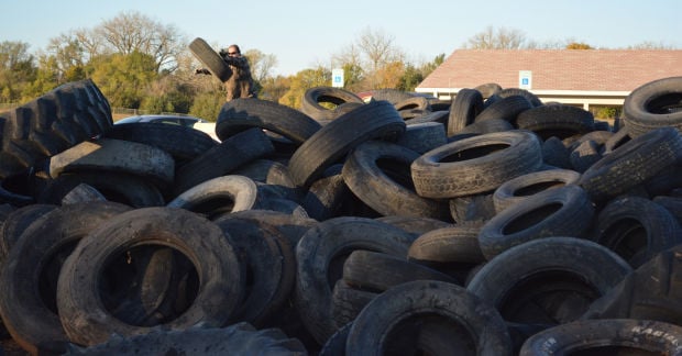 Hundreds take part in scape tire cleanup