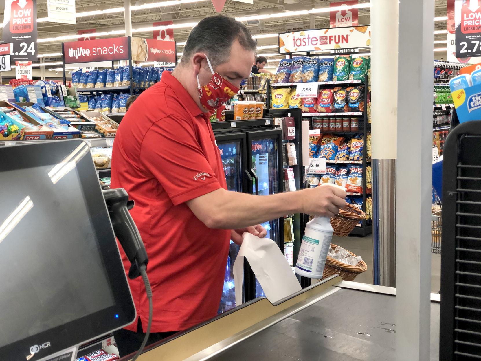 Hy Vee Requiring All Employees To Wear Face Masks Local