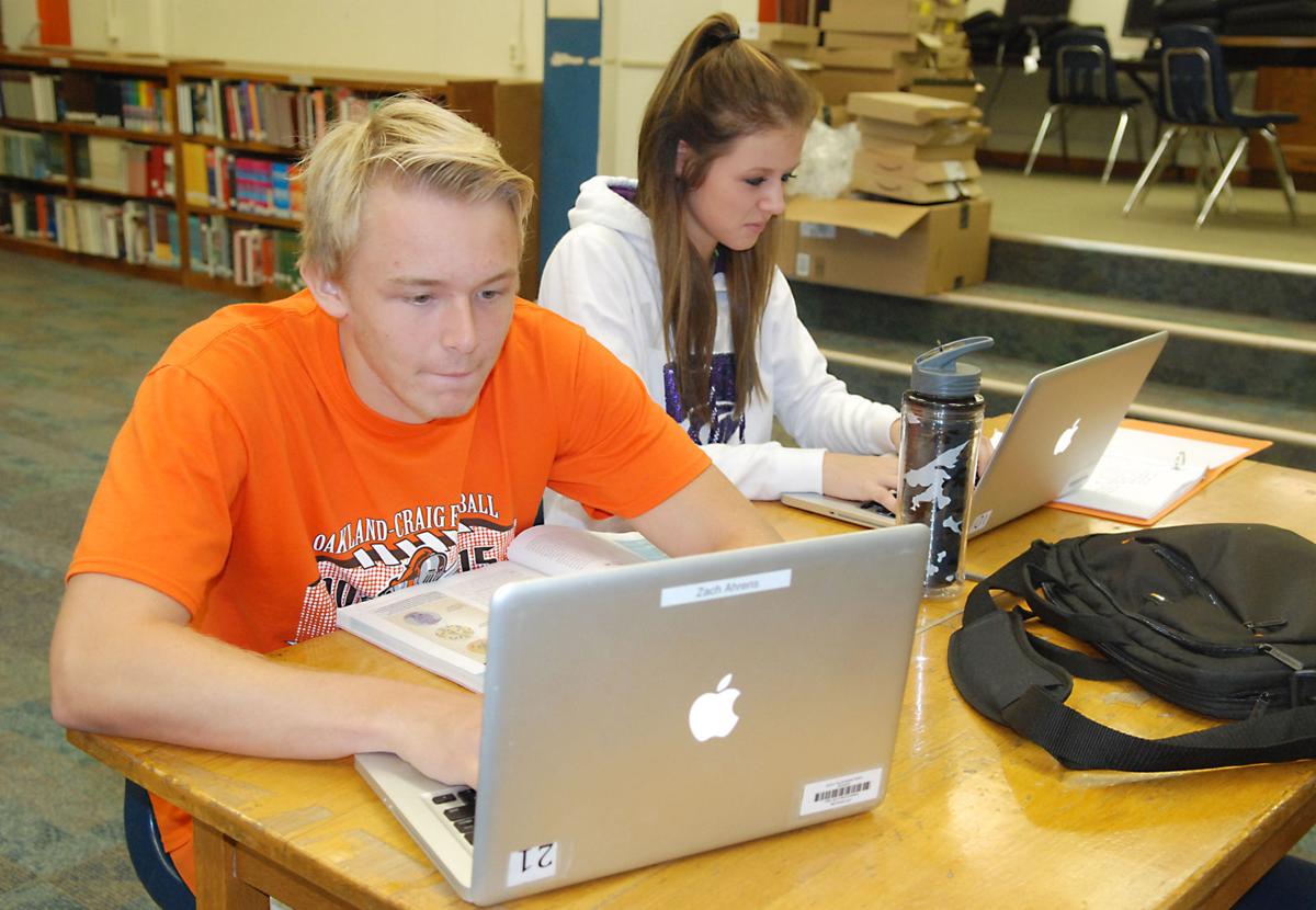 OaklandCraig High School students enjoy new technology Lifestyles