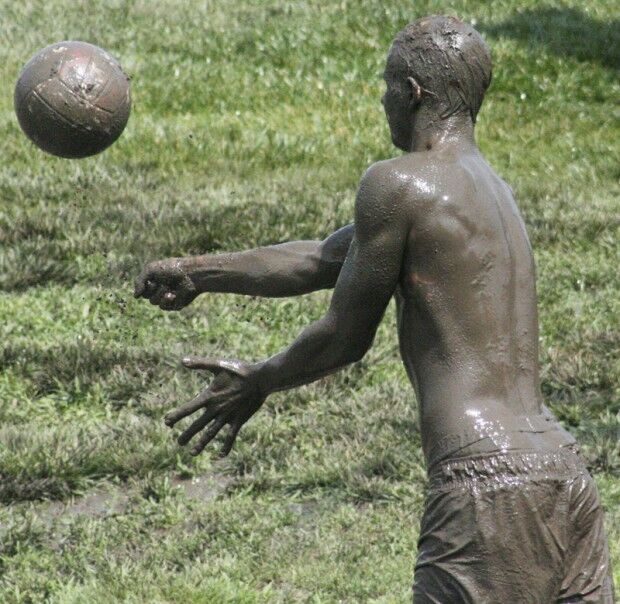 Players fill Murray park for annual mud volleyball tourney Sports