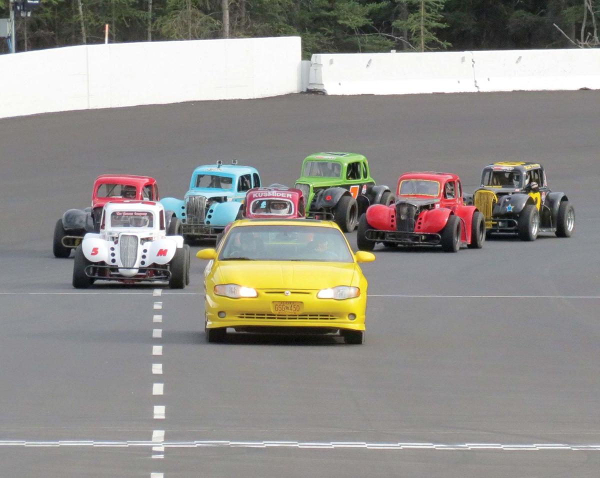 Mackey Surprises Fans Competes On Alaska Raceway Park Oval Track Local Sports News Frontiersman Com
