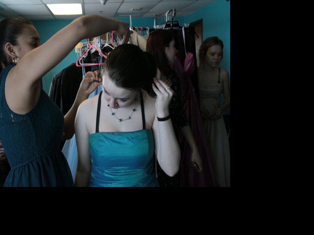 Frugal Formals Local High Schools Sponsor Low Cost Boutiques Schools Frontiersman Com