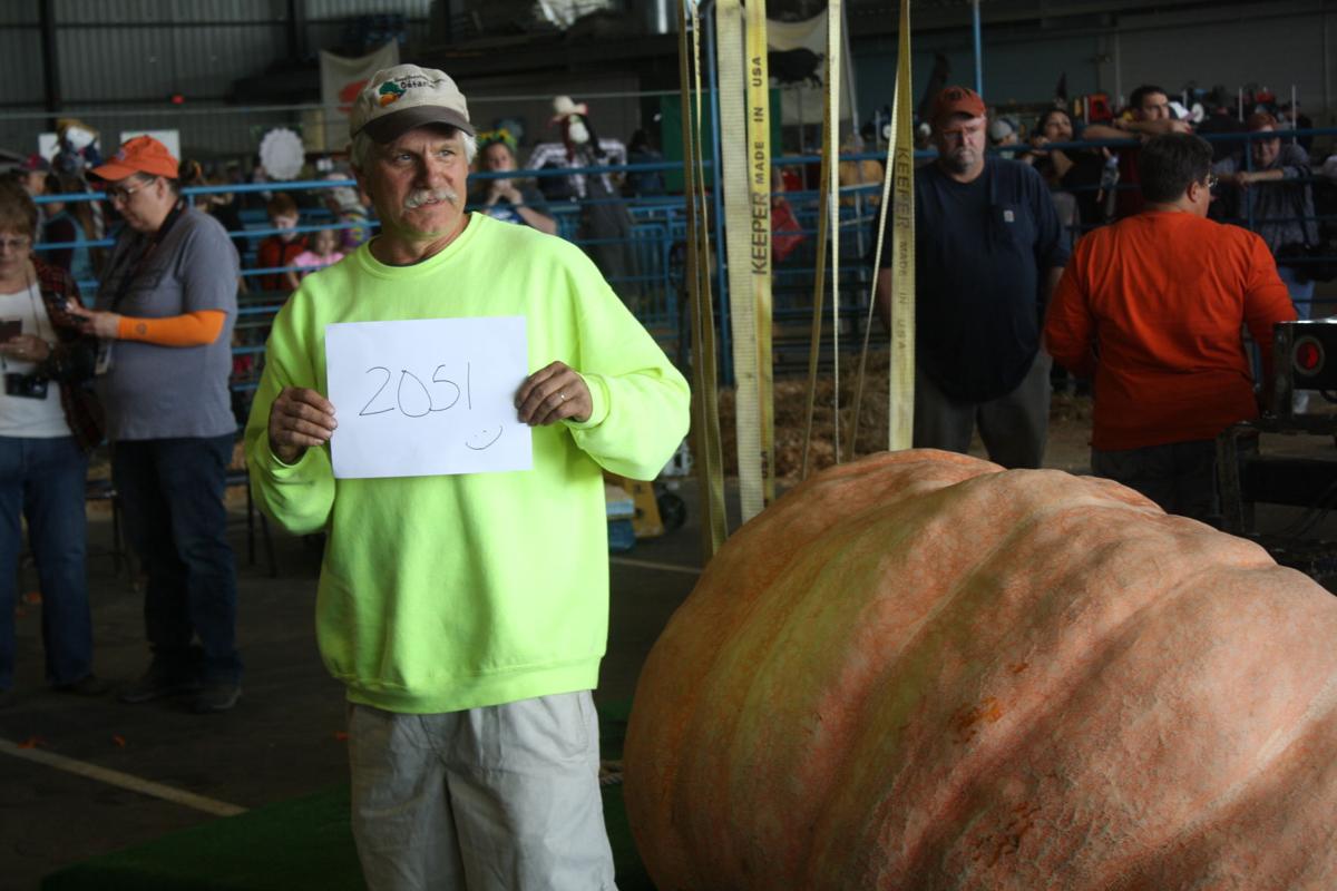 On Top Of The World Anchorage Man Smashes His Own Alaska State Fair Record With 2 051 Pound Pumpkin Local News Stories Frontiersman Com