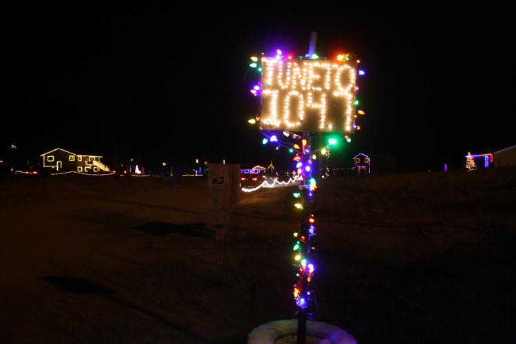 “The Christmas Light Lady’ Iconic Wasilla neighborhood celebrates 10