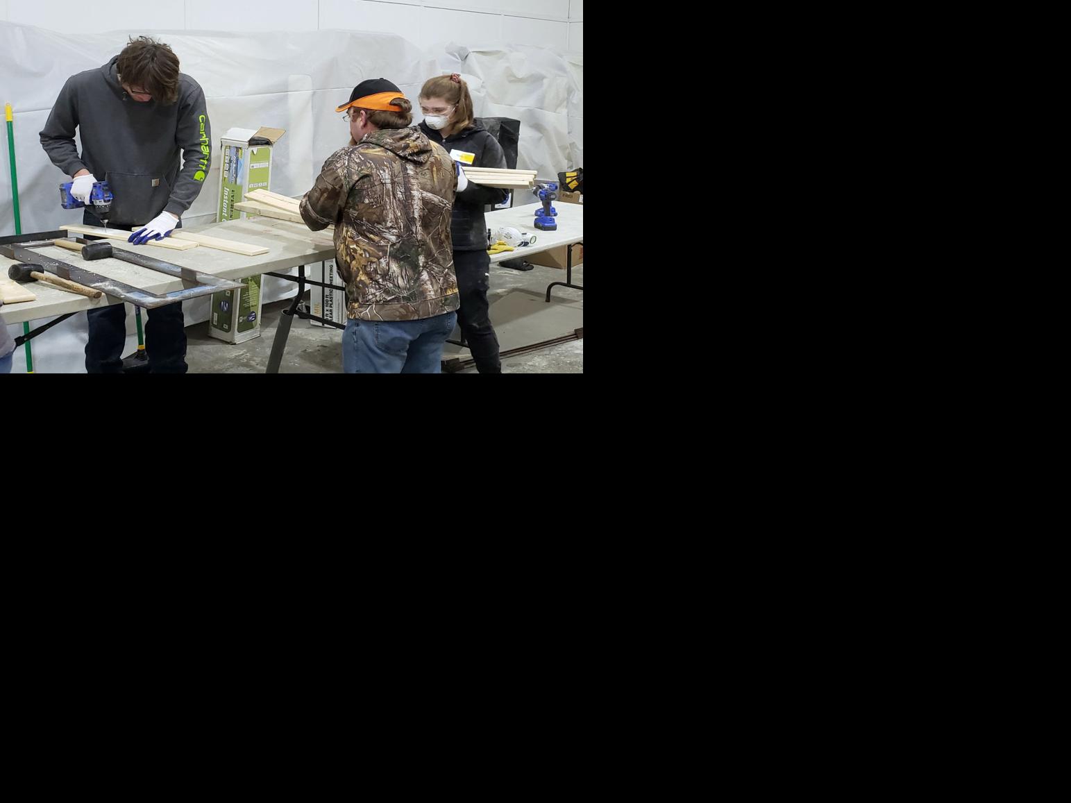 For The Common Good Wasilla Lowe S Builds 58 New Bunk Beds With Community At Boys And Girls Club For Local Children In Need Local News Stories Frontiersman Com