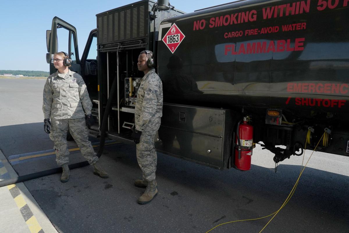 Fuels Airmen Feed Thirsty Bulldogs Arctic Warrior Frontiersman Com