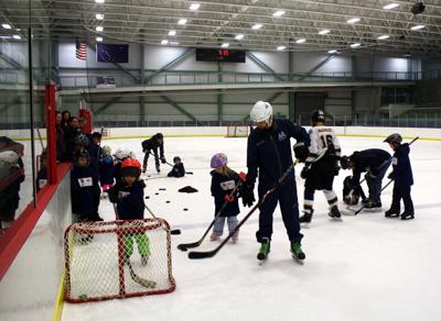 Kids Give The Ice A Try For Free At Annual Hockey Event Local Sports News Frontiersman Com