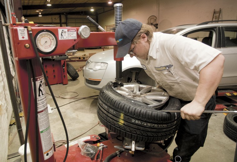 Tire store opens to serve Valley Business