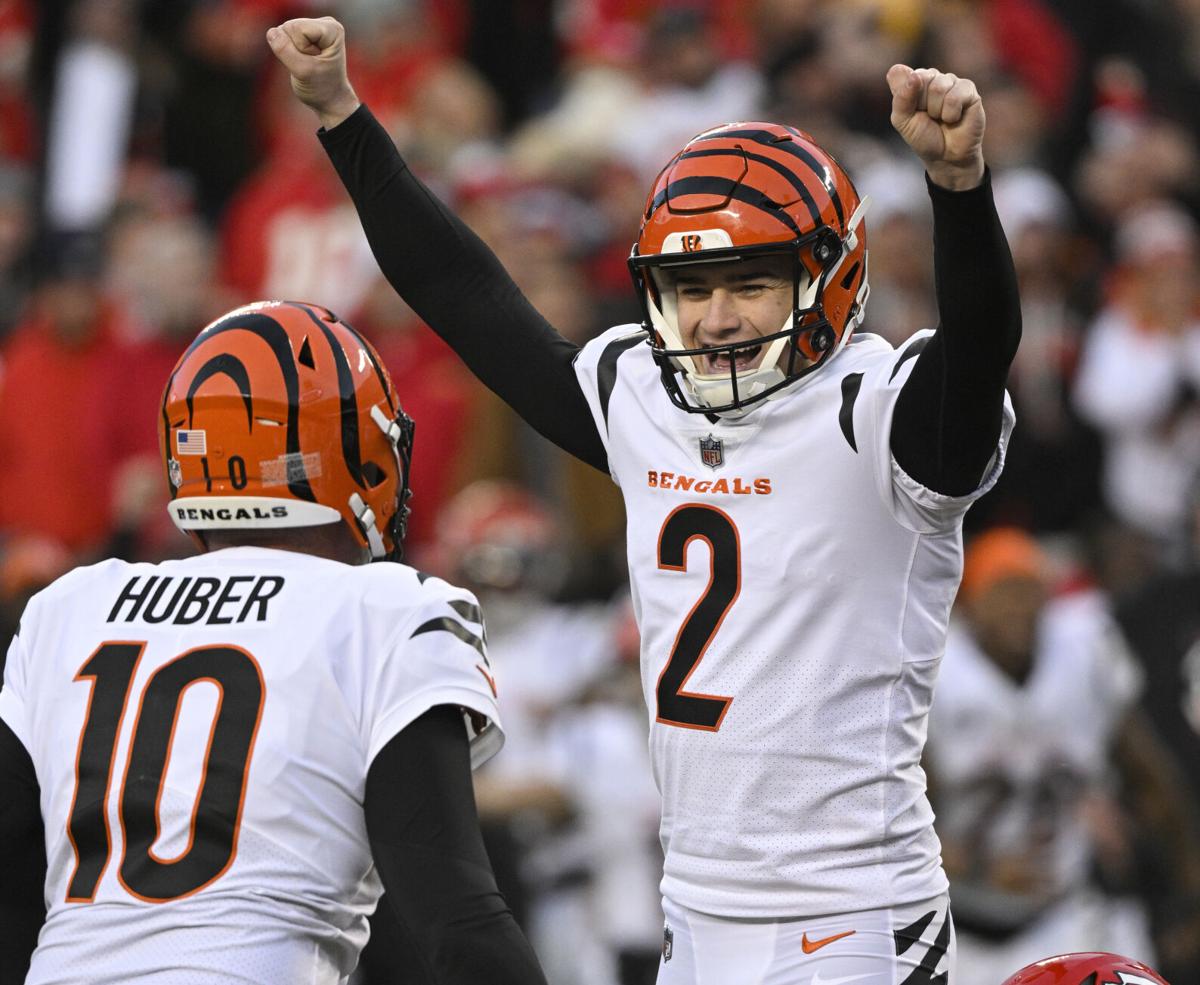 Cincinnati Bengals kicker Evan McPherson (2) celebrates with Kevin