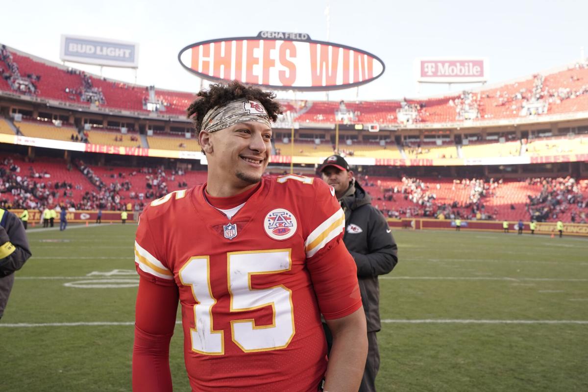 Six-Pack for Pat!; Mahomes tosses 6 TDs in win