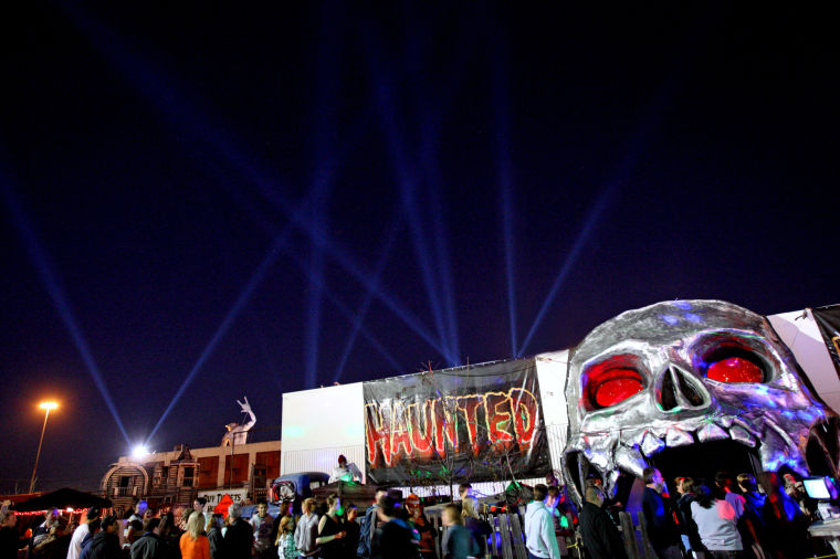 Cutting_Edge_Haunted_House_Skull.jpg