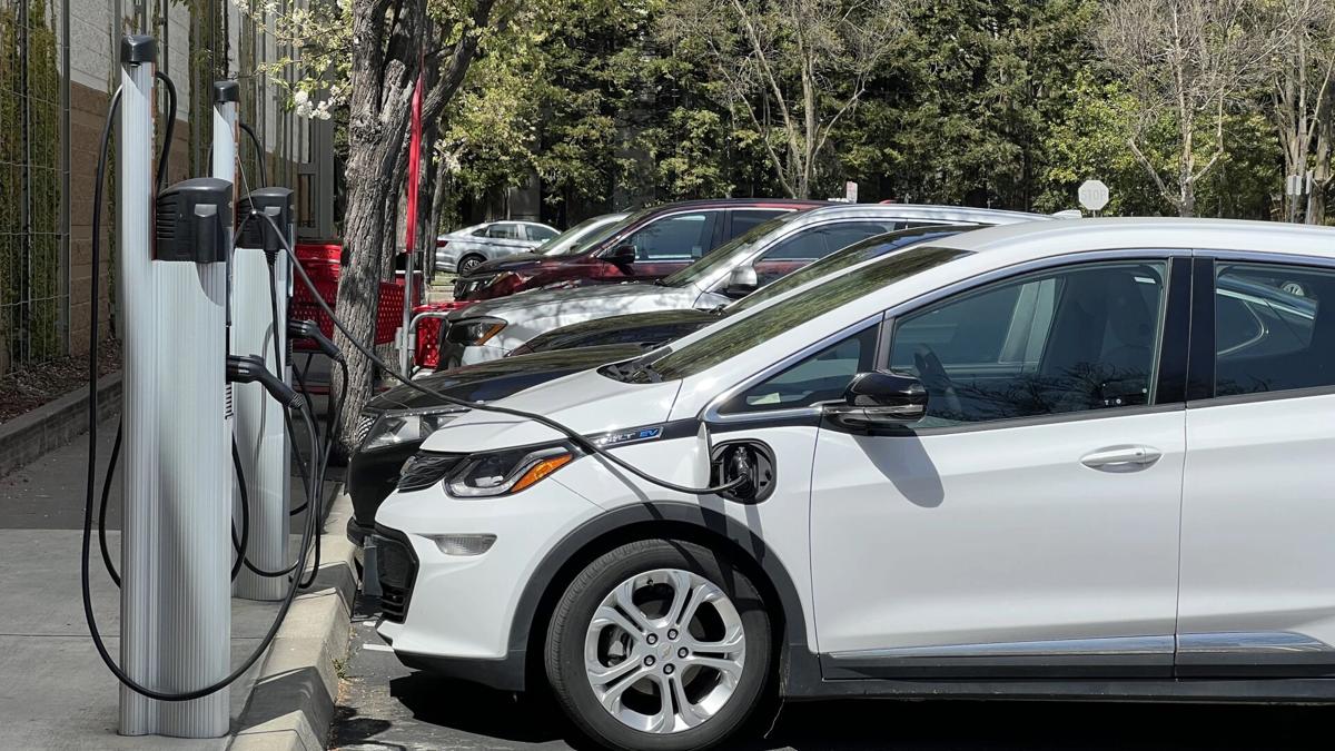 Driving an electric vehicle in Pennsylvania: range anxiety, charging and  maintenance