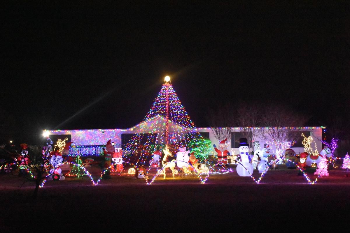 Lighting The World The Register S Guide To Area Christmas Light Displays Local News Gainesvilleregister Com