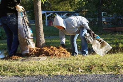 Facelift For Veterans Day Home Depot Grants Fund Mulch Flowers At Trail Parks Local News Gainesvilleregister Com