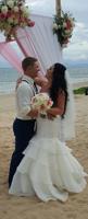 Couple weds in Thailand