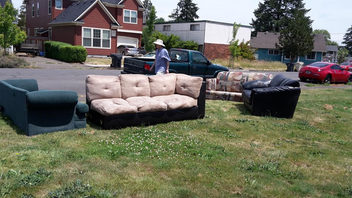 Couch Patrol The Battle Lines Are Drawn Local Gazettetimes Com