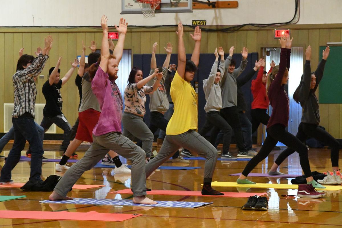 Corvallis Alternative School Stretches Out With Yoga Class Local Gazettetimes Com
