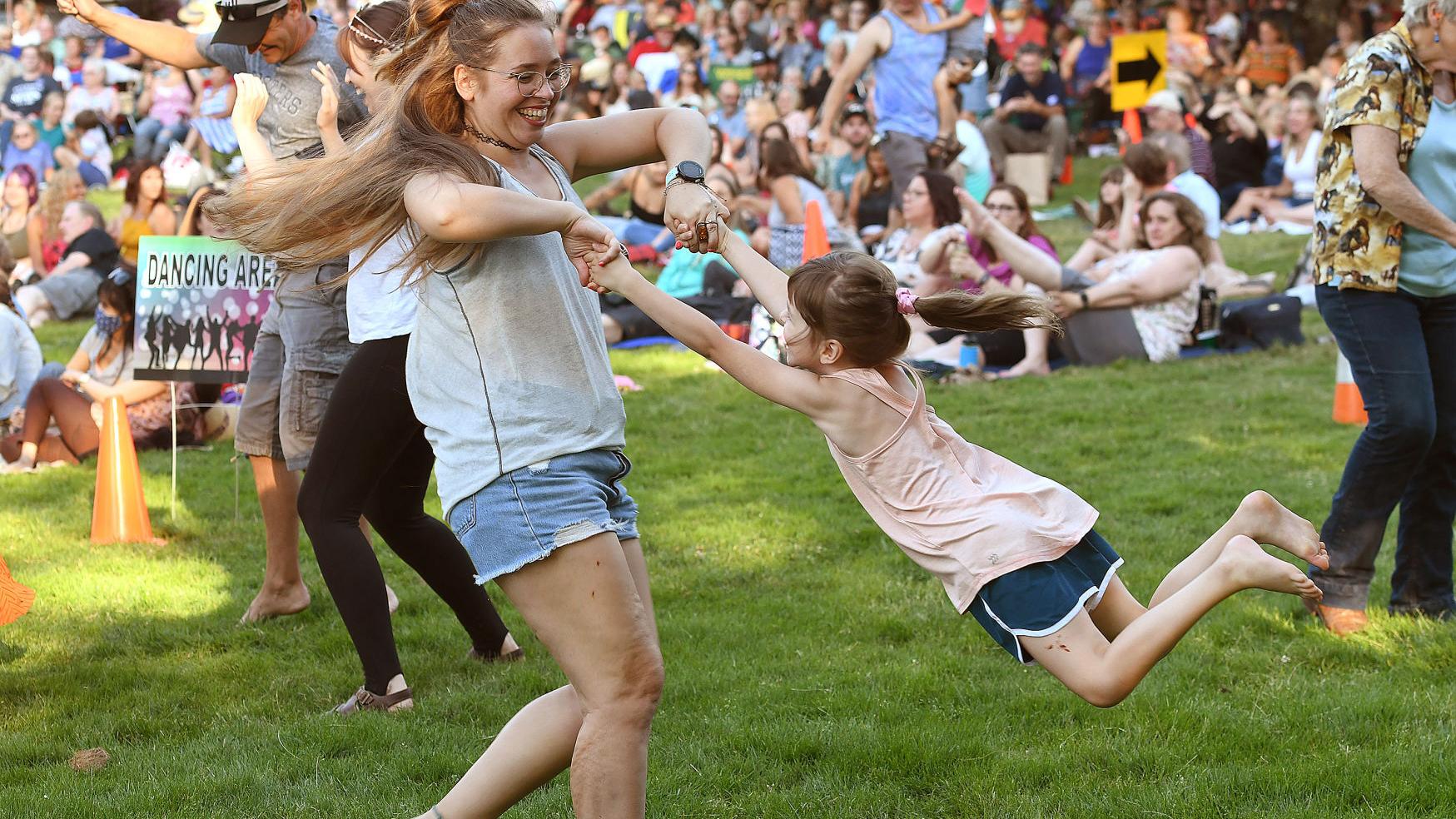 River Rhythms opens to the sounds of Neil Diamond classics - Vimarsana News