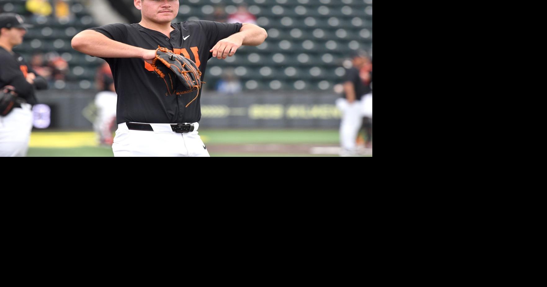Oregon State baseball advances to face Oregon in regional final Sunday night